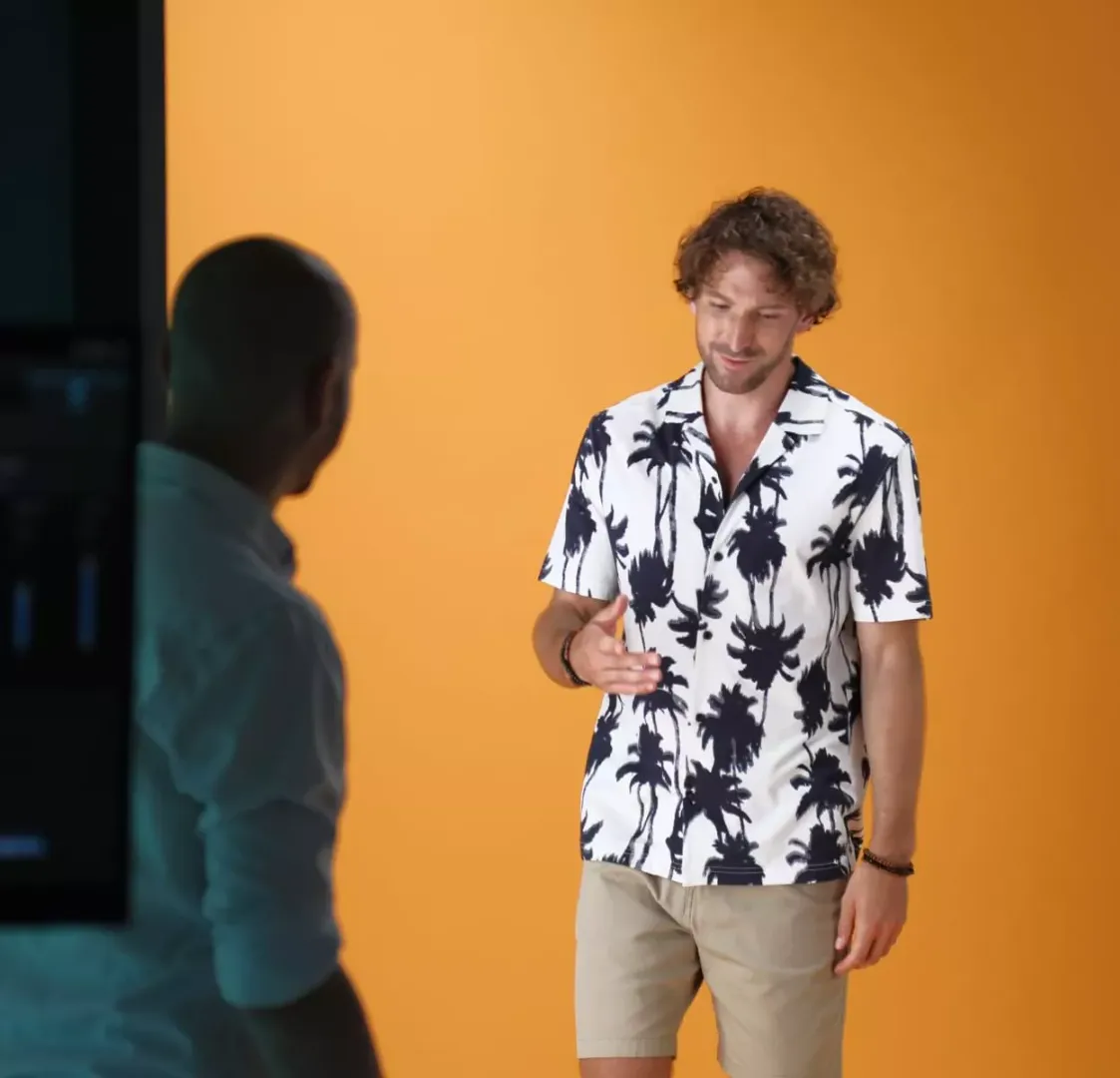 Sesión automatizada de fotografía con modelo en vivo con Orbitvu