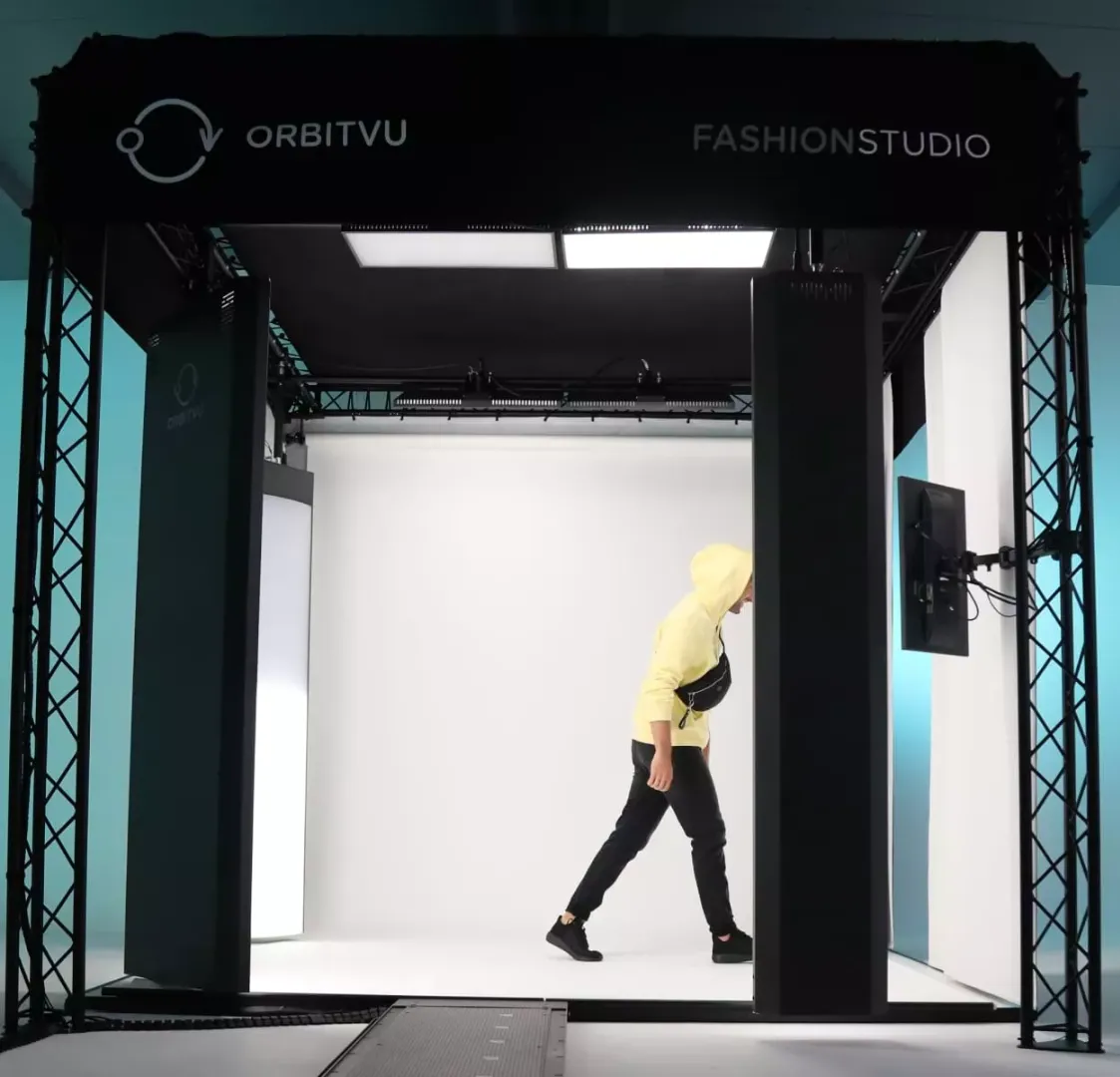 Sesión rápida de fotografía con modelo en vivo con el estudio Orbitvu