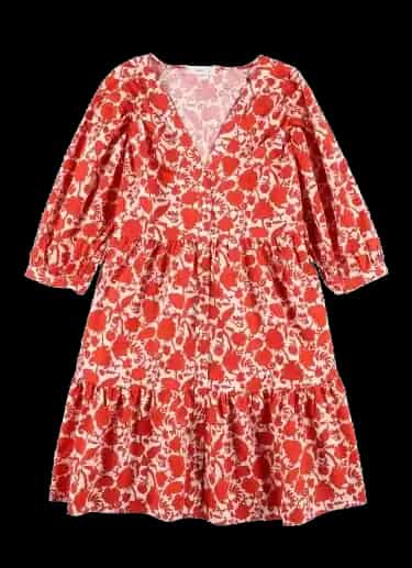 Vestido rojo floral como ejemplo de fotografía plana