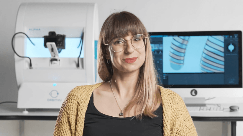 Woman in front of Orbitvu studio