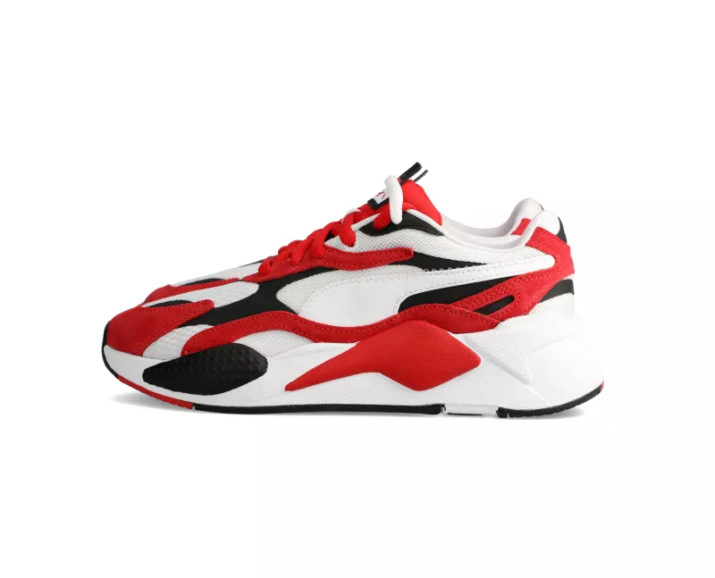 Fotografía packshot de zapatillas deportivas