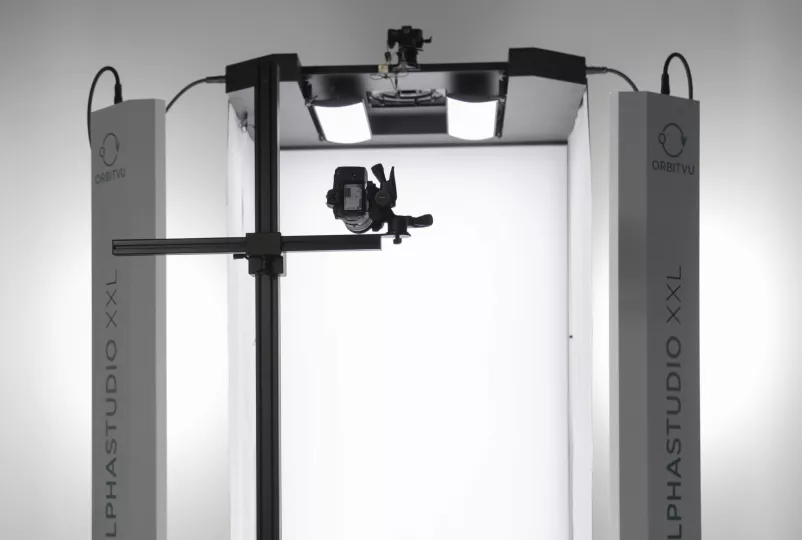 Luces LED fabricadas internamente en Alphastudio XXL