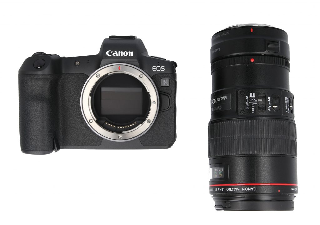 Cámara sin espejo Canon EOS R con objetivo macro de 100 mm