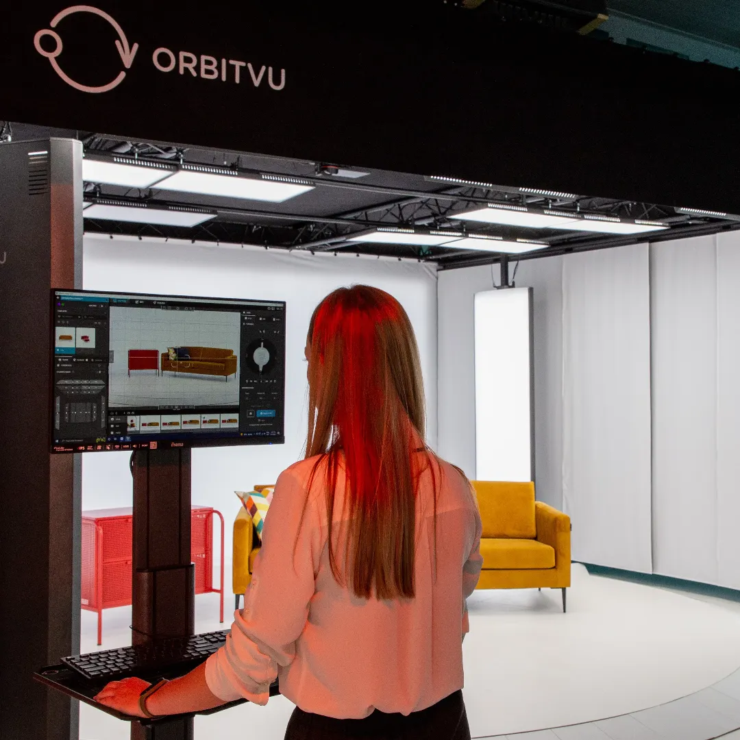 Flujo de trabajo del estudio Orbitvu de fotografía de mobiliario con operador